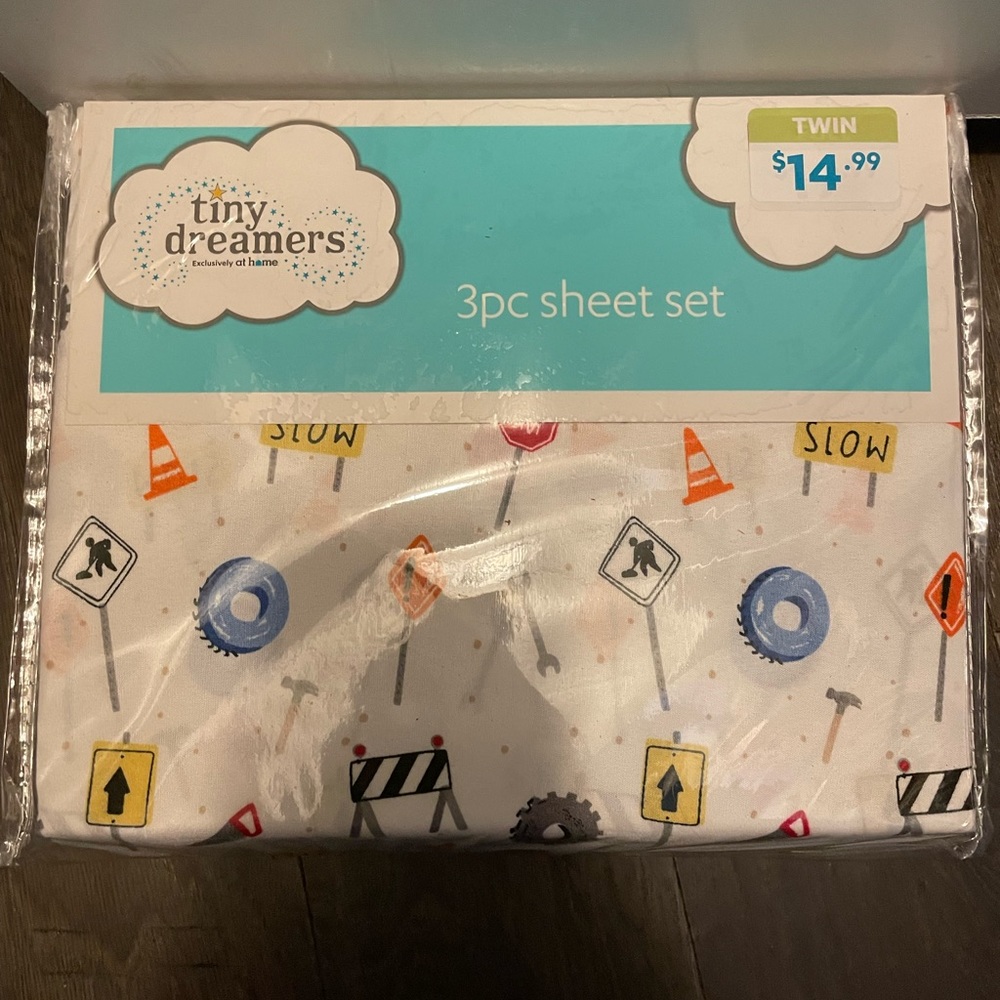 NWT twin size construction kids sheet set. Missed return window.